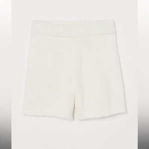 Women’s H&M cream Fluffy shorts size medium new‎ with tags